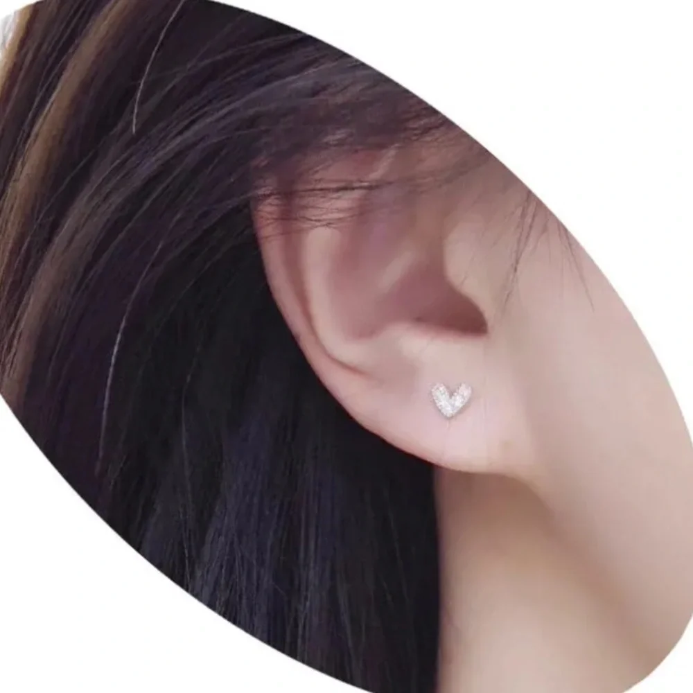 New Sterling Silver White Sapphires Heart Studs